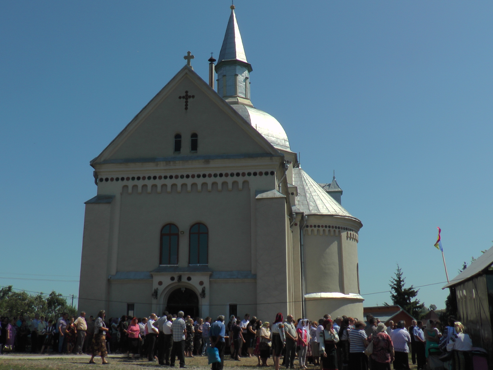 Liturghie arhierească și sfințire de pictură, în Parohia Bălăceana
