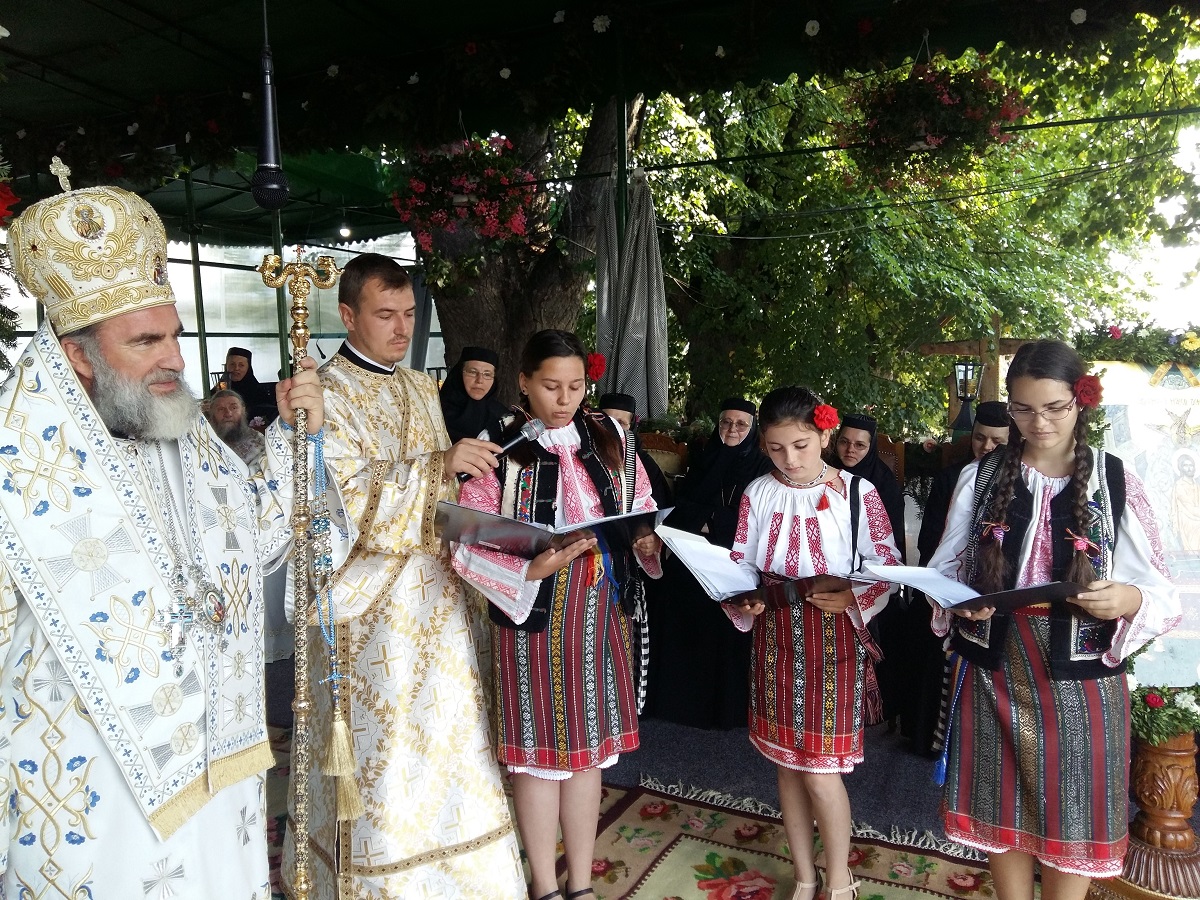 IPS Ioachim, la hramul Mănăstirii Varatic