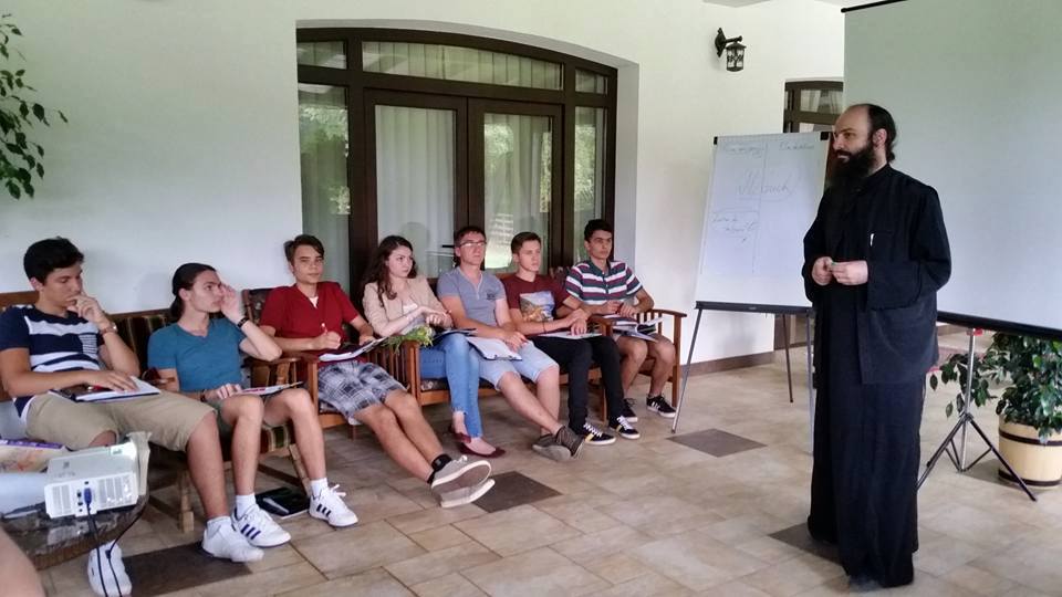 Tabără de vară a Clubului IQ Iaşi, la Mănăstirea Sihăstria Putnei
