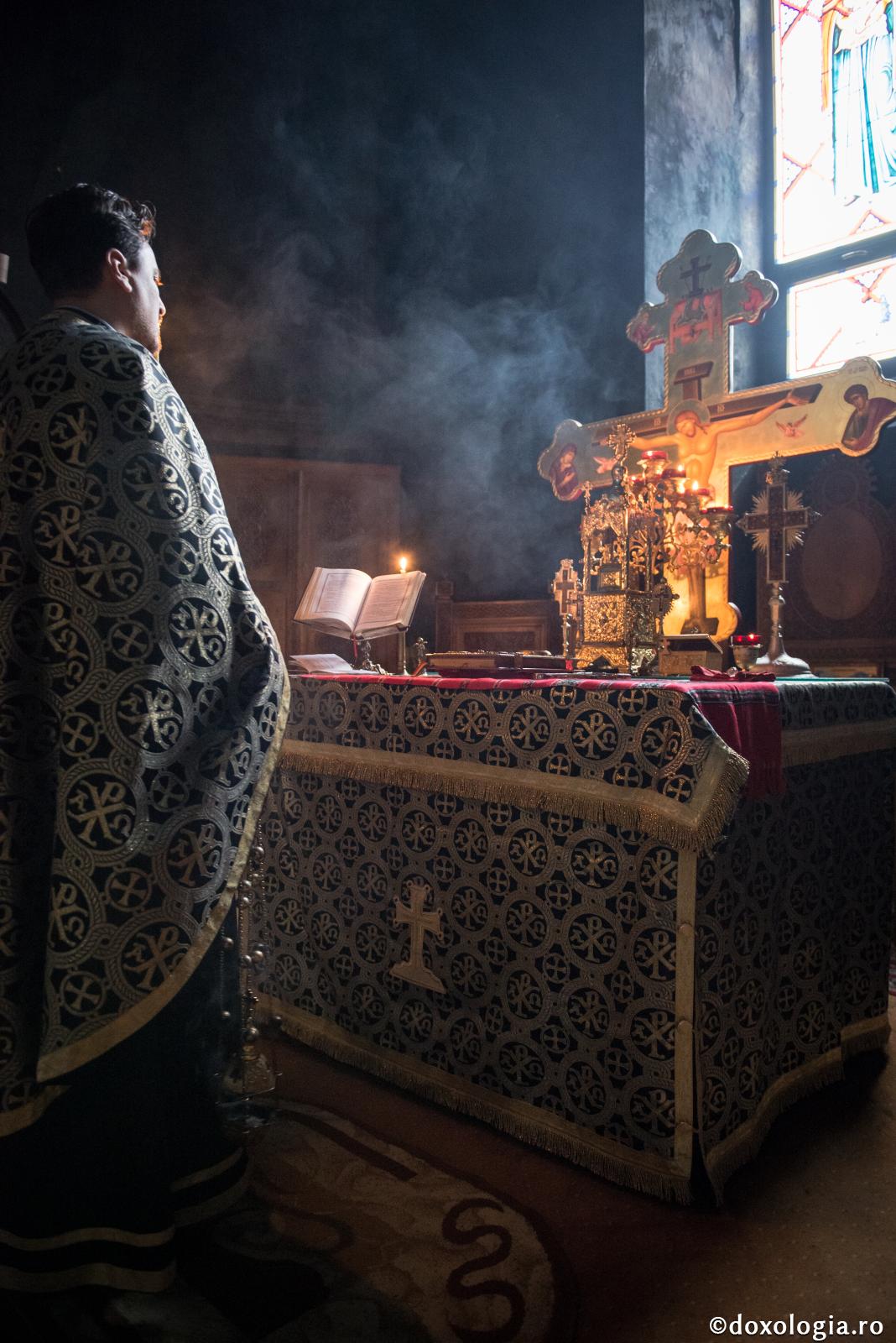 Simbolismul tămâierii la vohodul Vecerniei