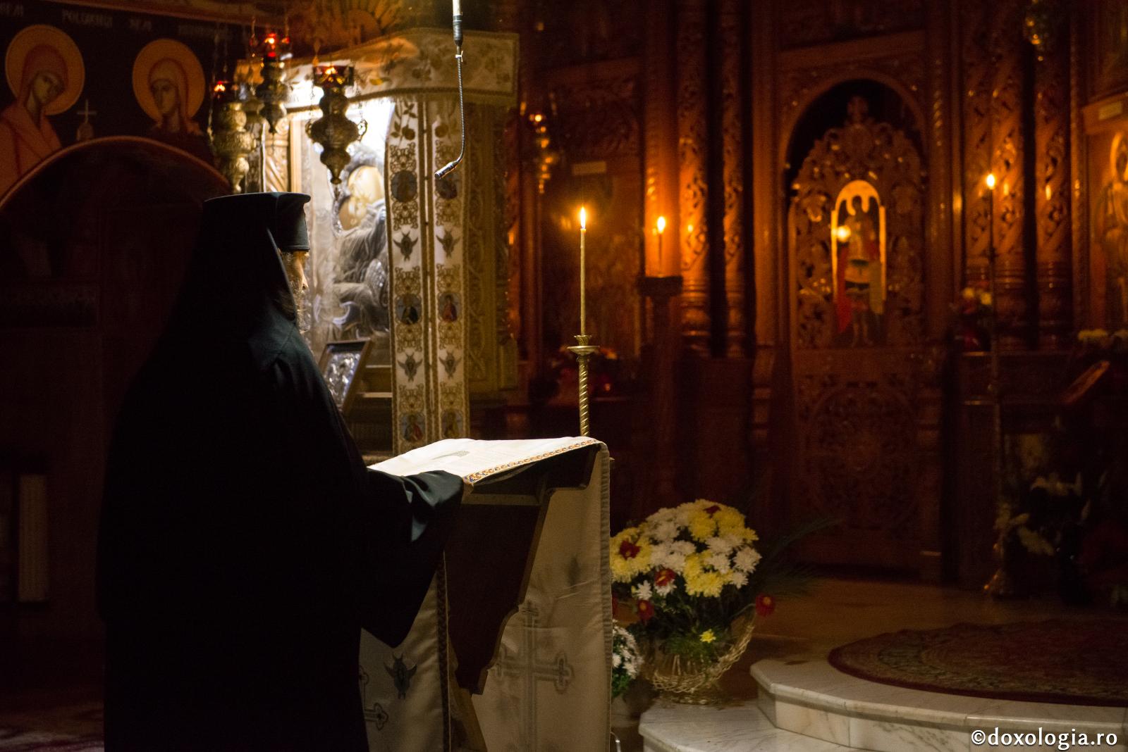 Vecernie mare, vecernie mică și vecernia zilelor de rând