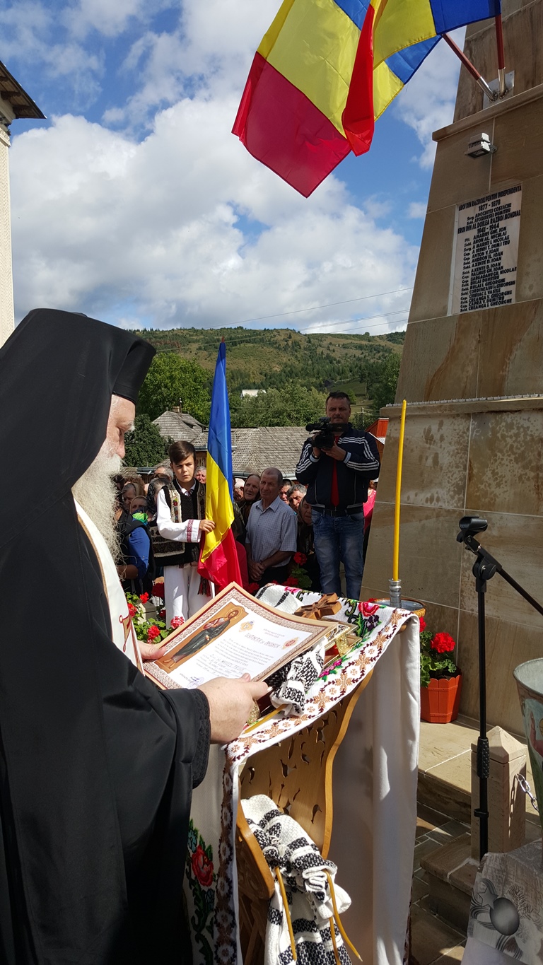 Sfințire de monument închinat eroilor la Parohia „Sfântul Ierarh Nicolae” din Pipirig-Neamț