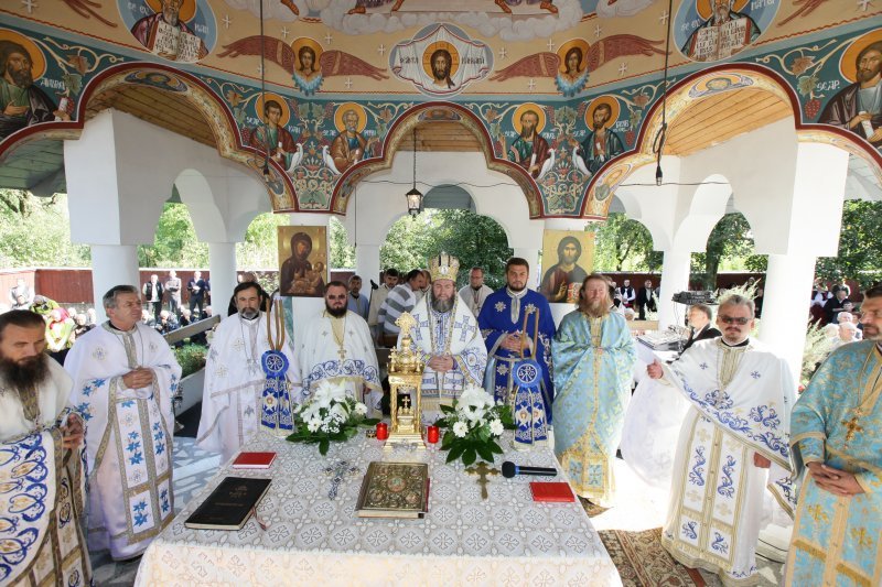Liturghie arhierească în Parohia Rozavlea din Episcopia Maramureșului