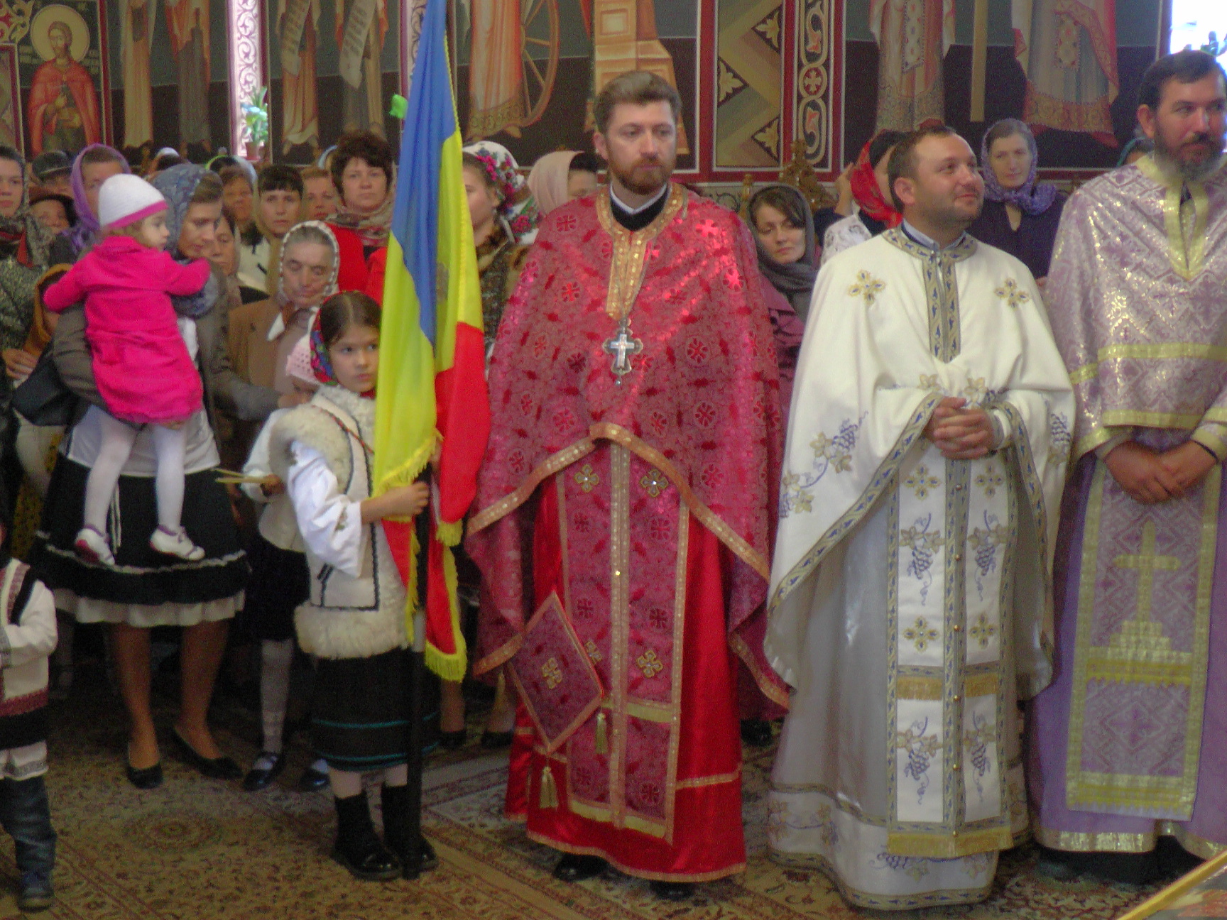 Slujbă de resfințire și Liturghie arhierească în cartierul sucevean Burdujeni