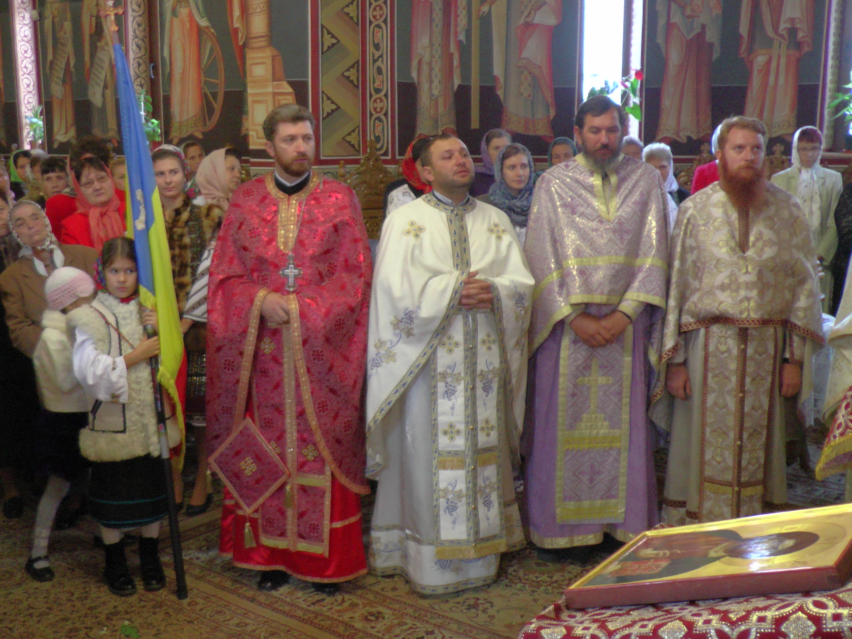 Slujbă de resfințire și Liturghie arhierească în cartierul sucevean Burdujeni