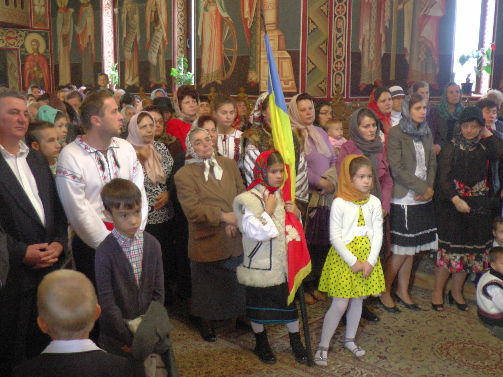 Slujbă de resfințire și Liturghie arhierească în cartierul sucevean Burdujeni