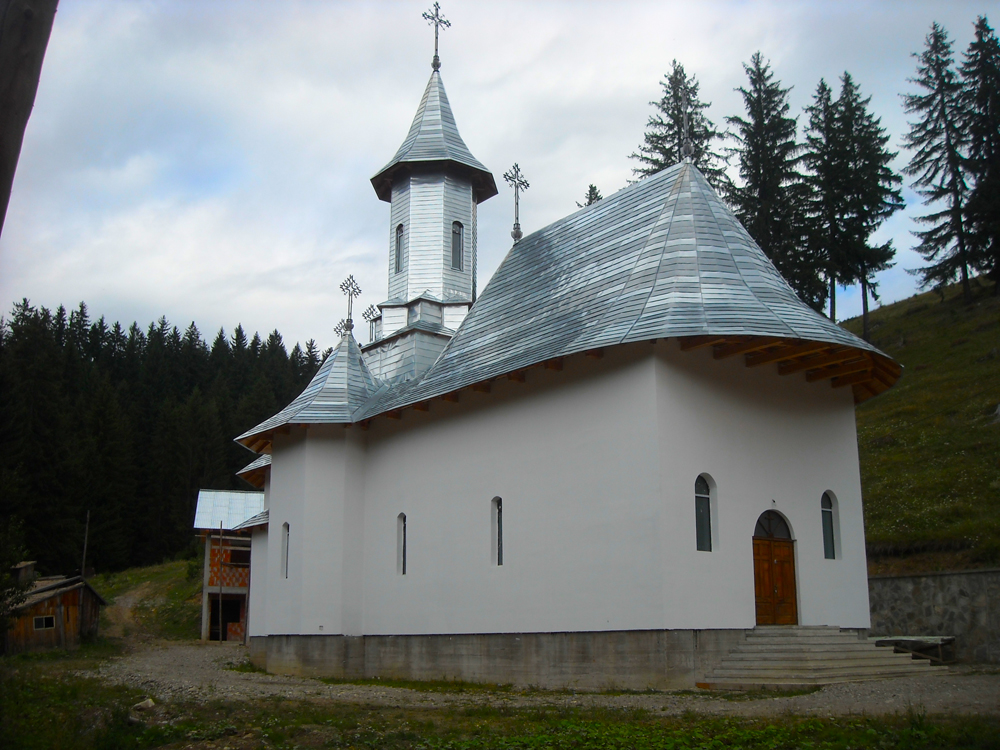 Biserica „Sfântul Ierarh Nicolae” din Chirițeni a fost sfințită Biserica „Sfântul Ierarh Nicolae” din Chirițeni a fost sfințită