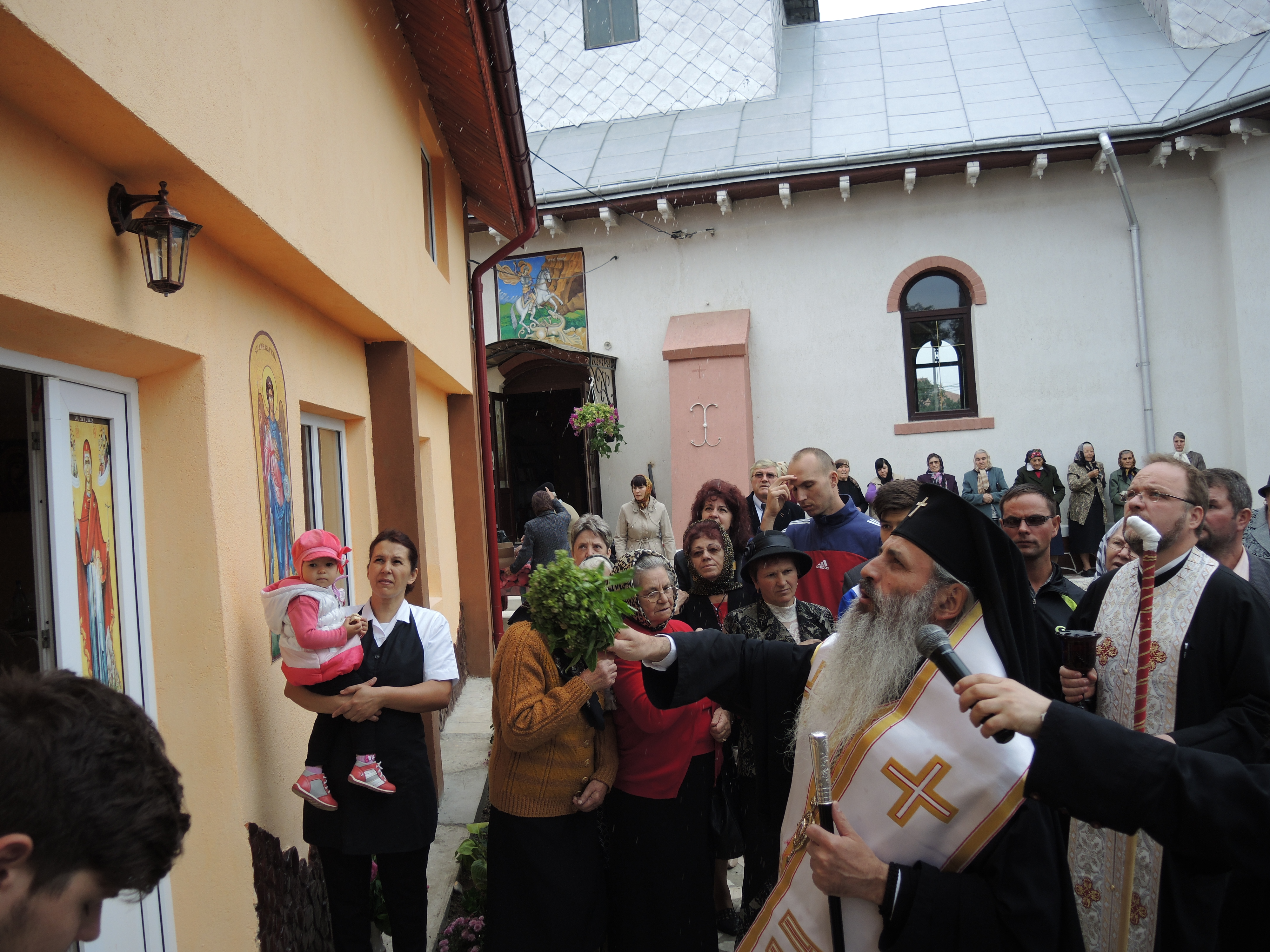 Slujbe arhierești în Parohia Hărmăneștii Noi