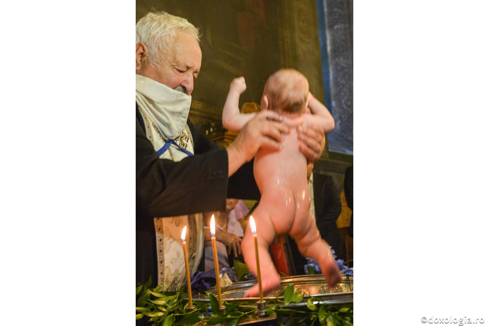 Iubiților și frumoșilor, care ieșiți din apa Botezului