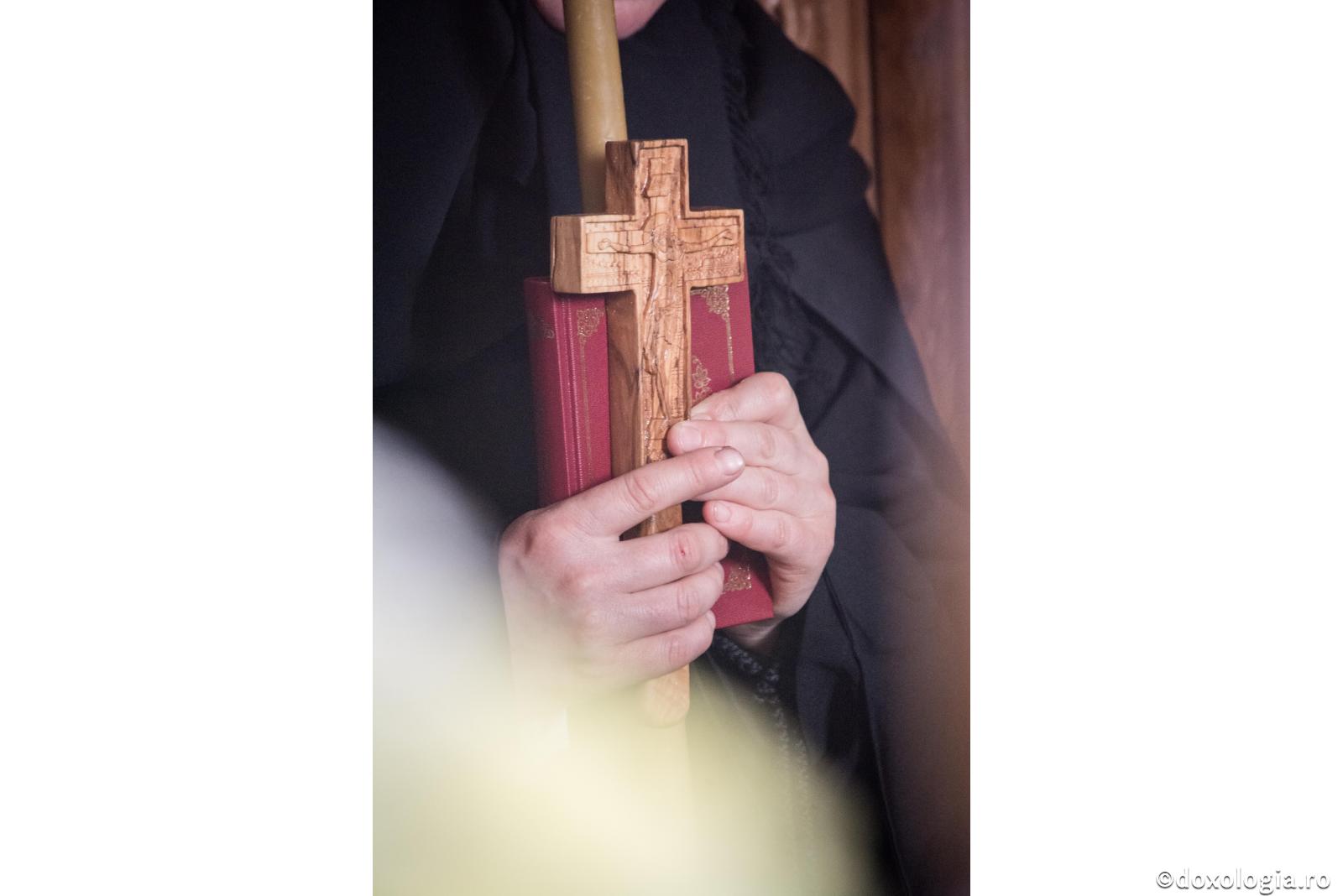 Trebuie să purtăm crucea ascultării şi să fim îngăduitori cu cei neputincioşi