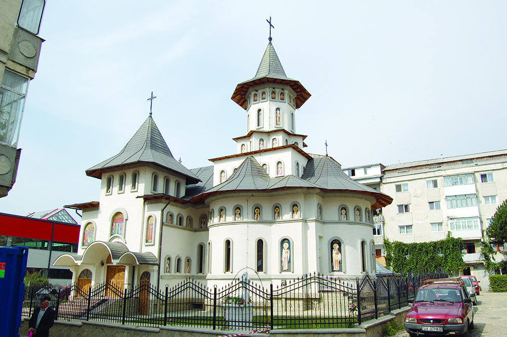 Resfinţirea paraclisului Bisericii „Acoperământul Maicii Domnului“ din Burdujeni, Suceava Resfinţirea paraclisului Bisericii „Acoperământul Maicii Domnului“ din Burdujeni, Suceava