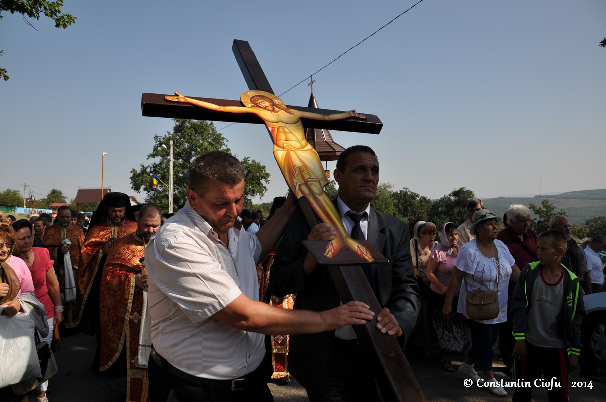 „Drumul Crucii” la Hadâmbu, de Înălţarea Sfintei Cruci