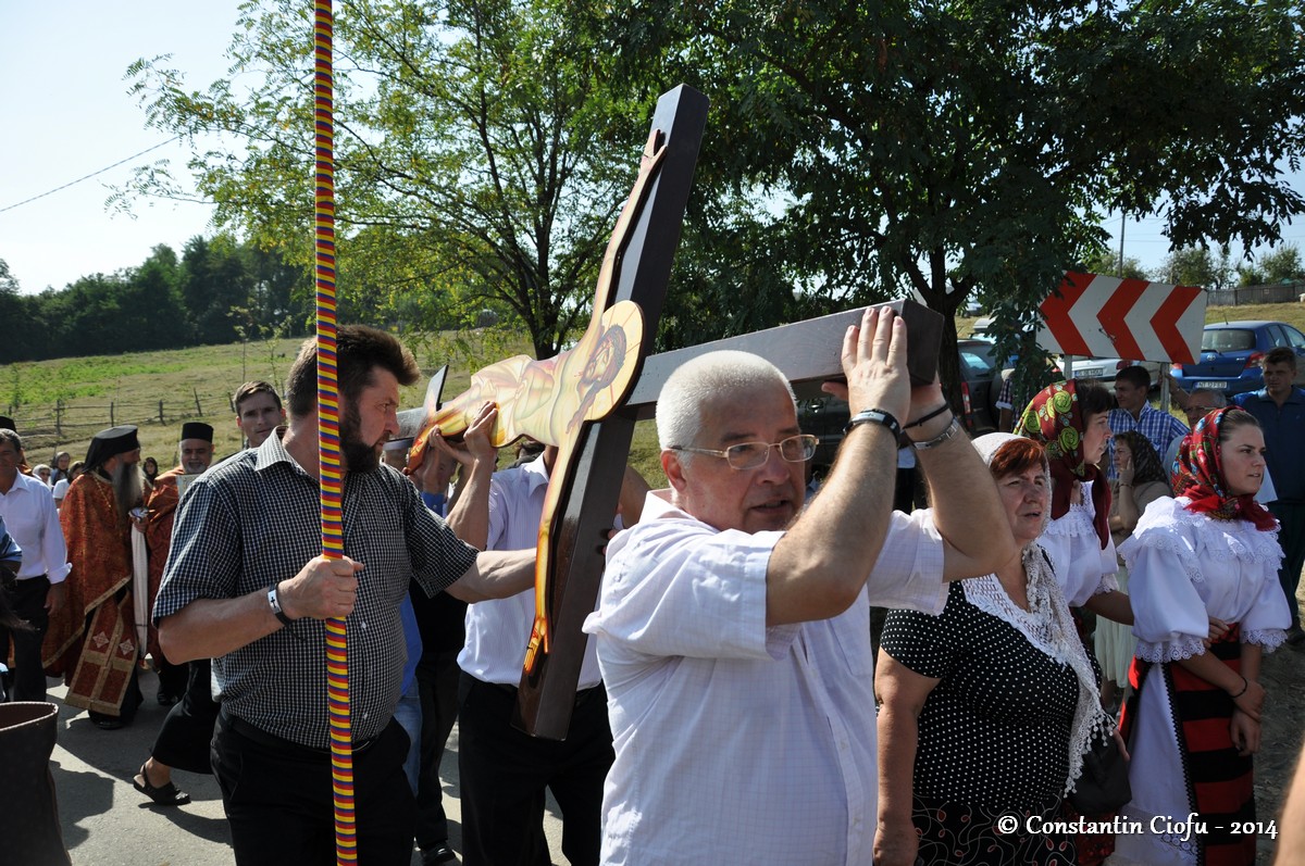 „Drumul Crucii” la Hadâmbu, de Înălţarea Sfintei Cruci