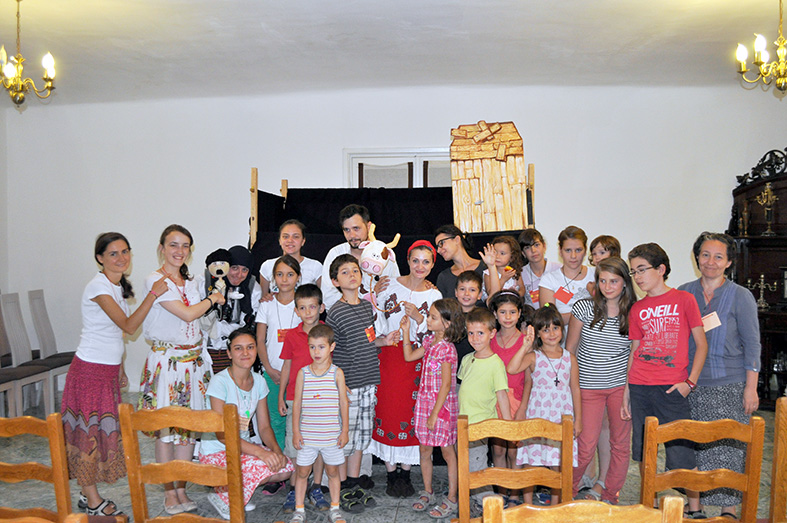 „Tabără de tradiţie, cultură şi identitate românească“