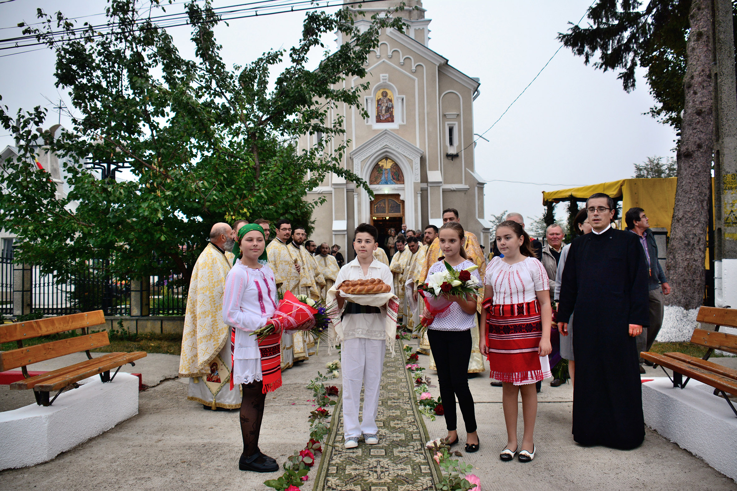 Înnoire, binecuvântare şi sfinţire la biserica din Simioneşti Înnoire, binecuvântare şi sfinţire la biserica din Simioneşti