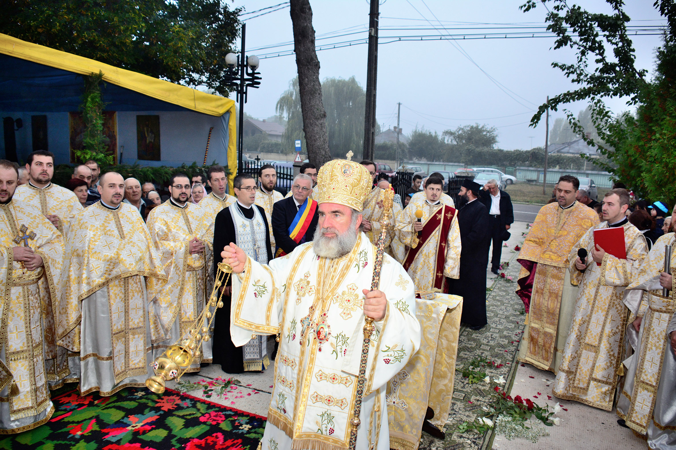 Înnoire, binecuvântare şi sfinţire la biserica din Simioneşti Înnoire, binecuvântare şi sfinţire la biserica din Simioneşti