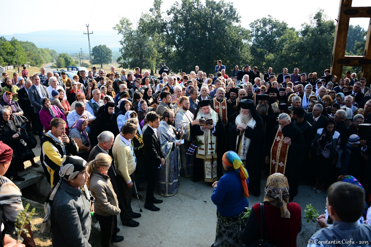 Pelerini pe „Drumul Crucii”, la Hadâmbu