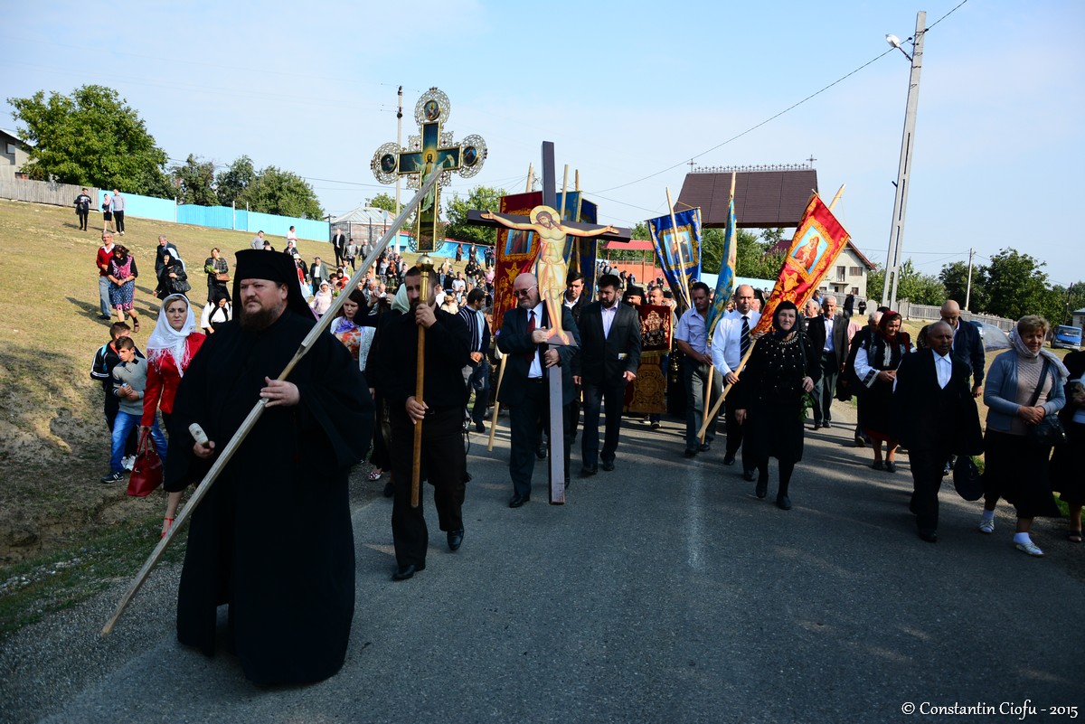 Pelerini pe „Drumul Crucii”, la Hadâmbu