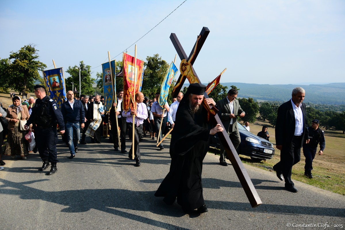 Pelerini pe „Drumul Crucii”, la Hadâmbu
