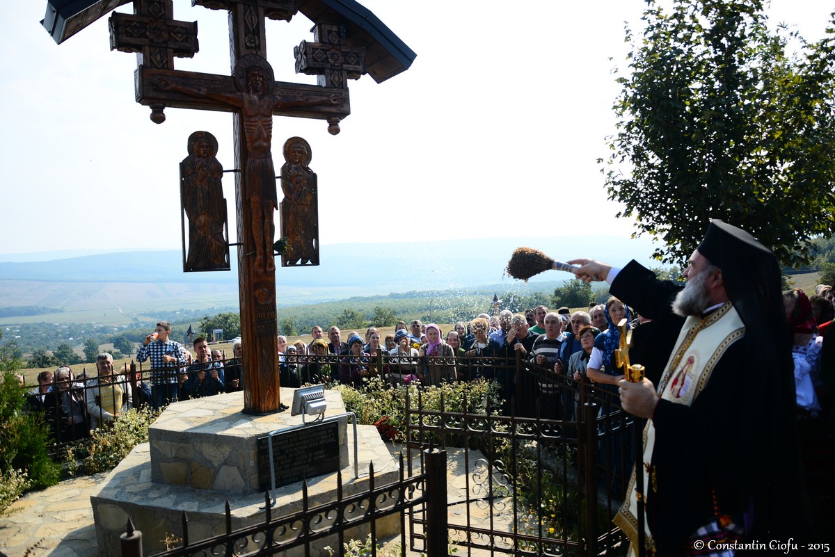 Pelerini pe „Drumul Crucii”, la Hadâmbu