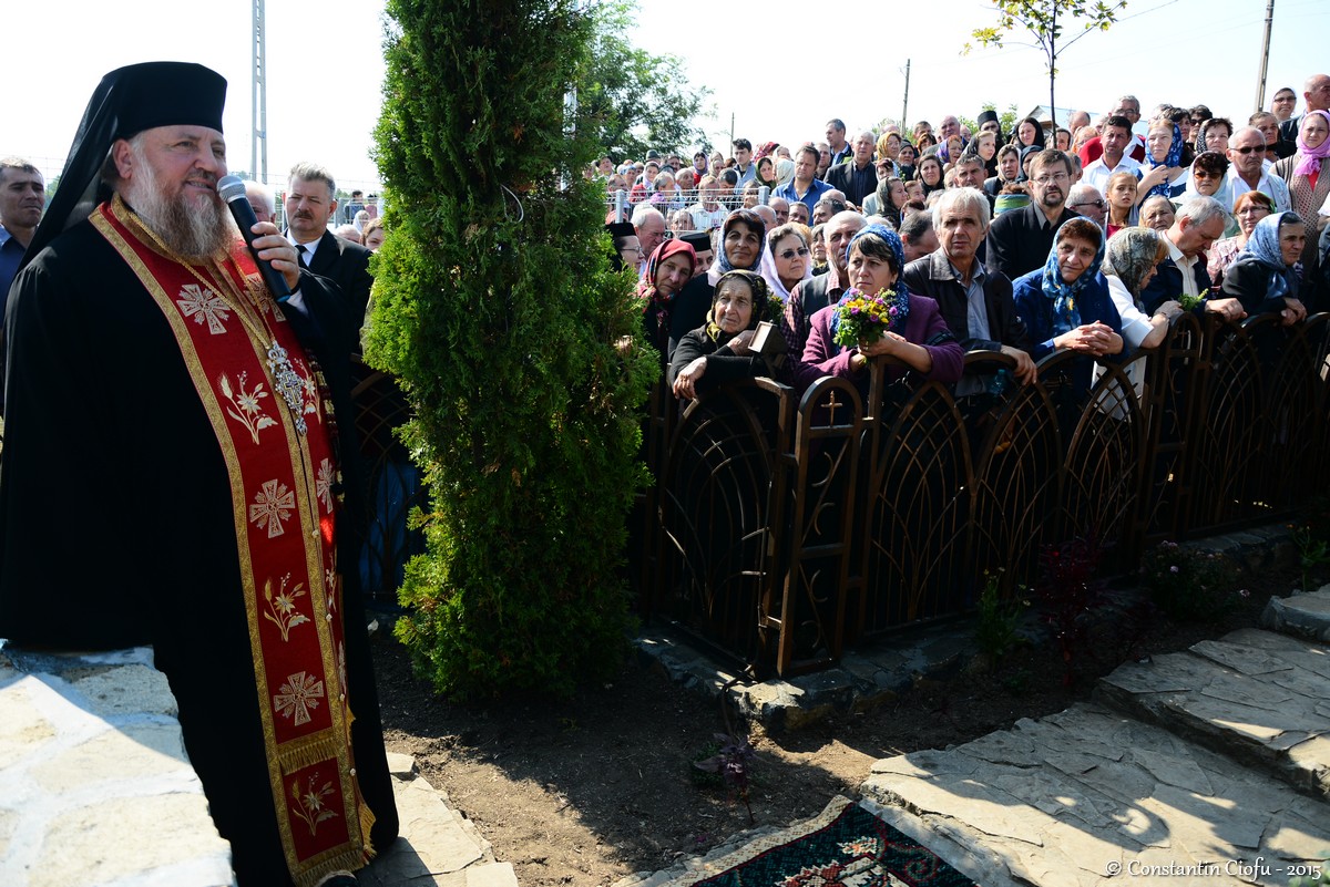 Pelerini pe „Drumul Crucii”, la Hadâmbu