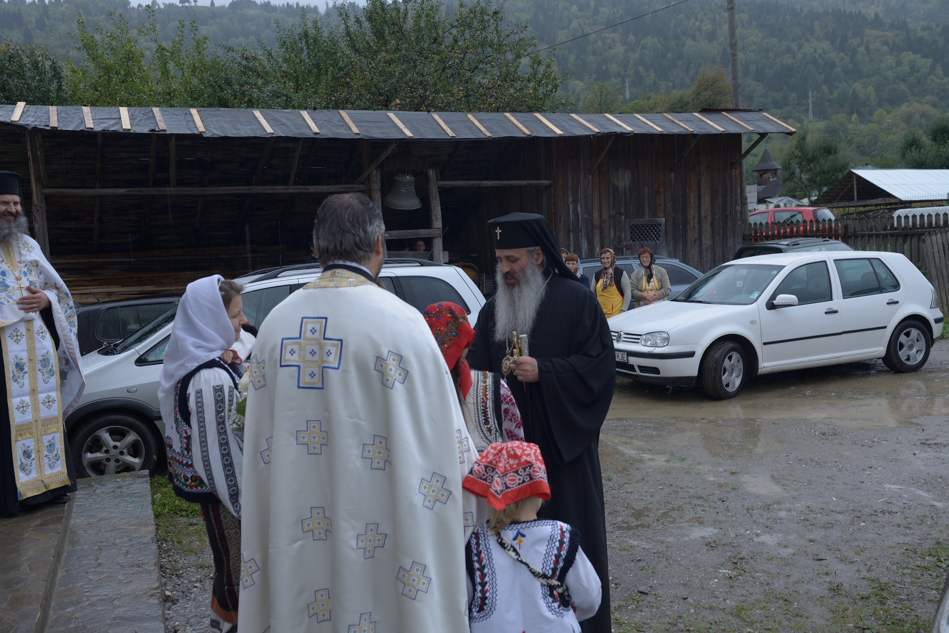 Complexul parohial din Galu a fost sfințit astăzi de IPS Teofan