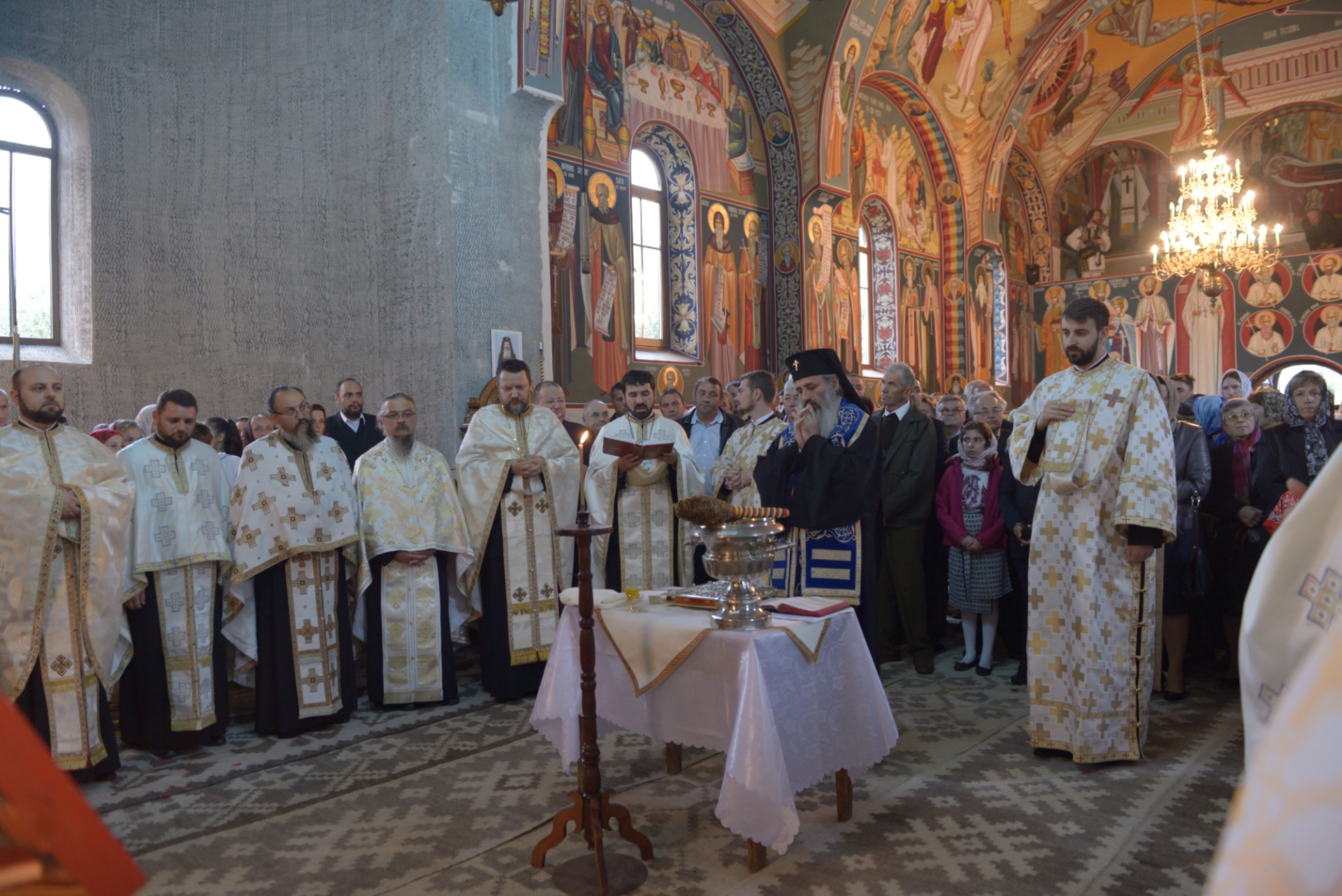 Complexul parohial din Galu a fost sfințit astăzi de IPS Teofan