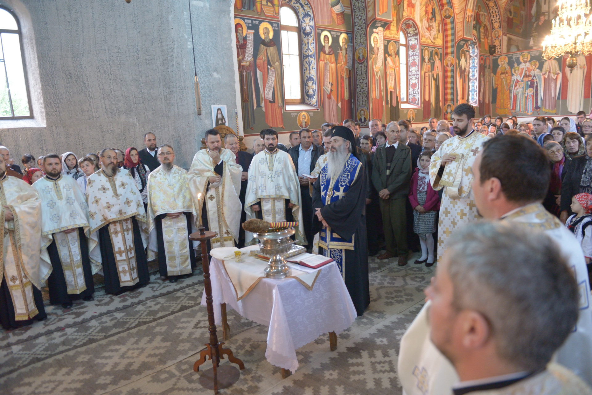 Complexul parohial din Galu a fost sfințit astăzi de IPS Teofan