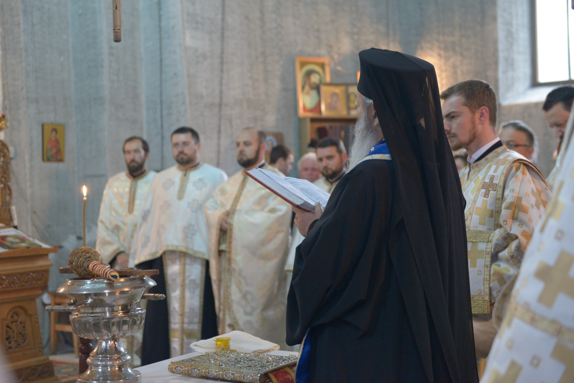 Complexul parohial din Galu a fost sfințit astăzi de IPS Teofan