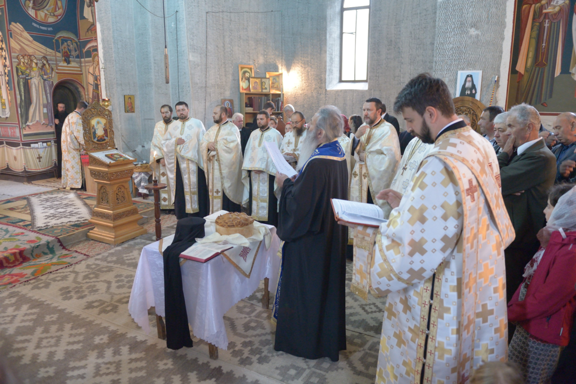 Complexul parohial din Galu a fost sfințit astăzi de IPS Teofan