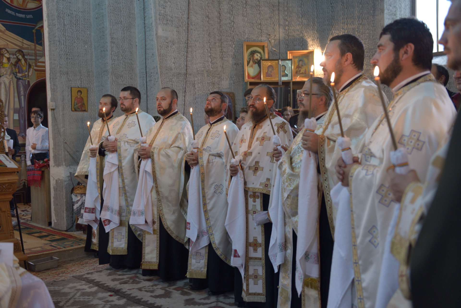 Complexul parohial din Galu a fost sfințit astăzi de IPS Teofan