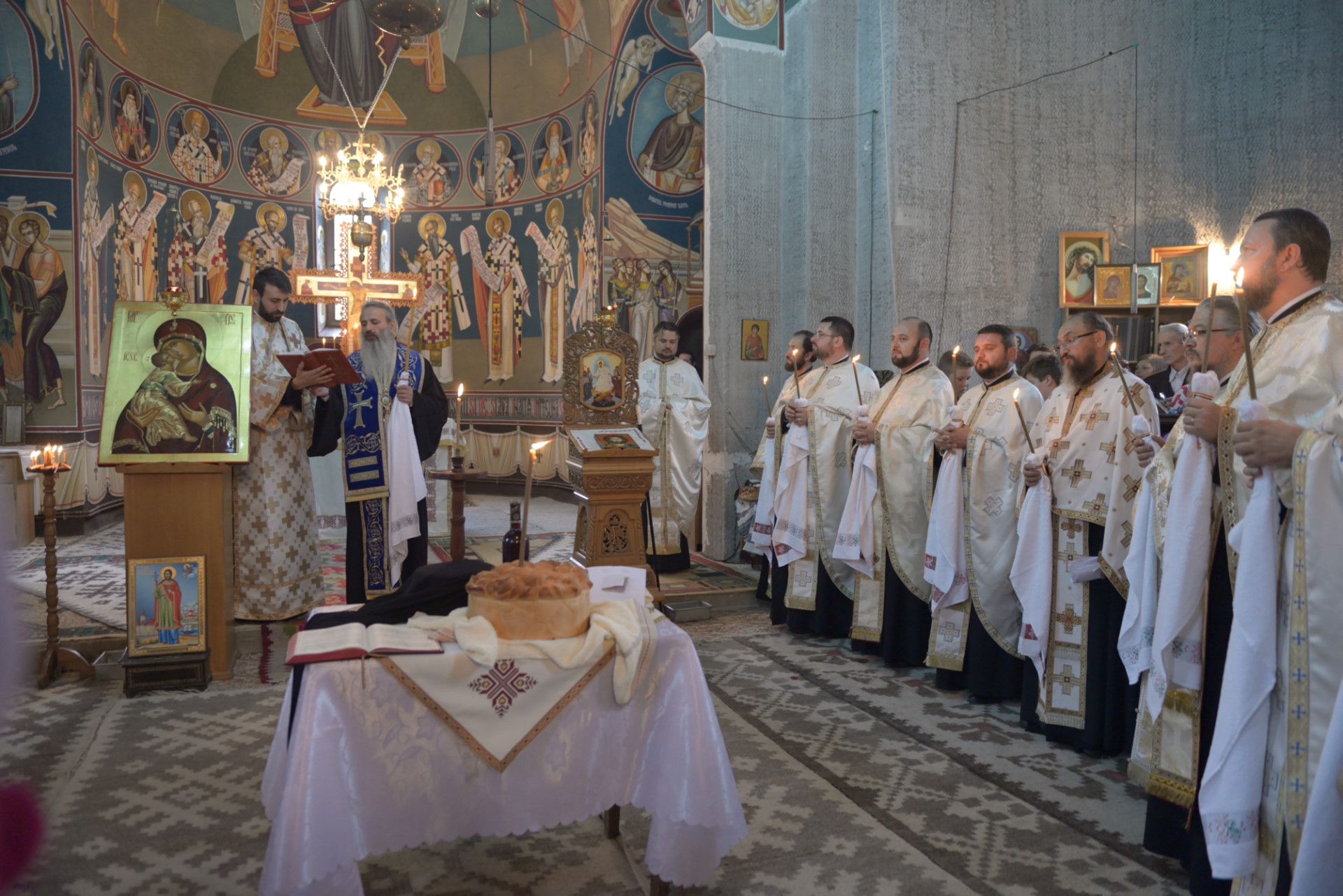 Complexul parohial din Galu a fost sfințit astăzi de IPS Teofan