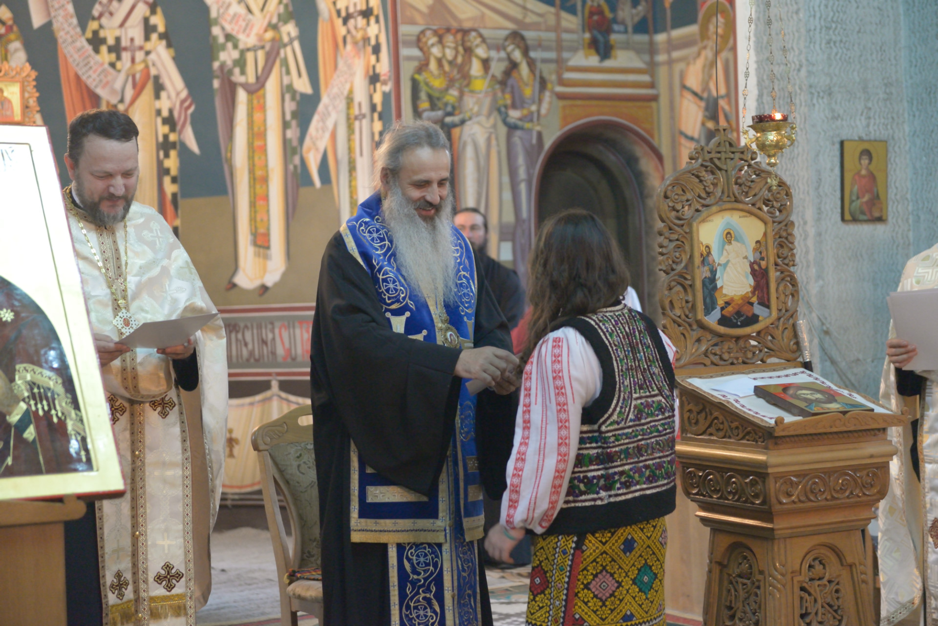 Complexul parohial din Galu a fost sfințit astăzi de IPS Teofan