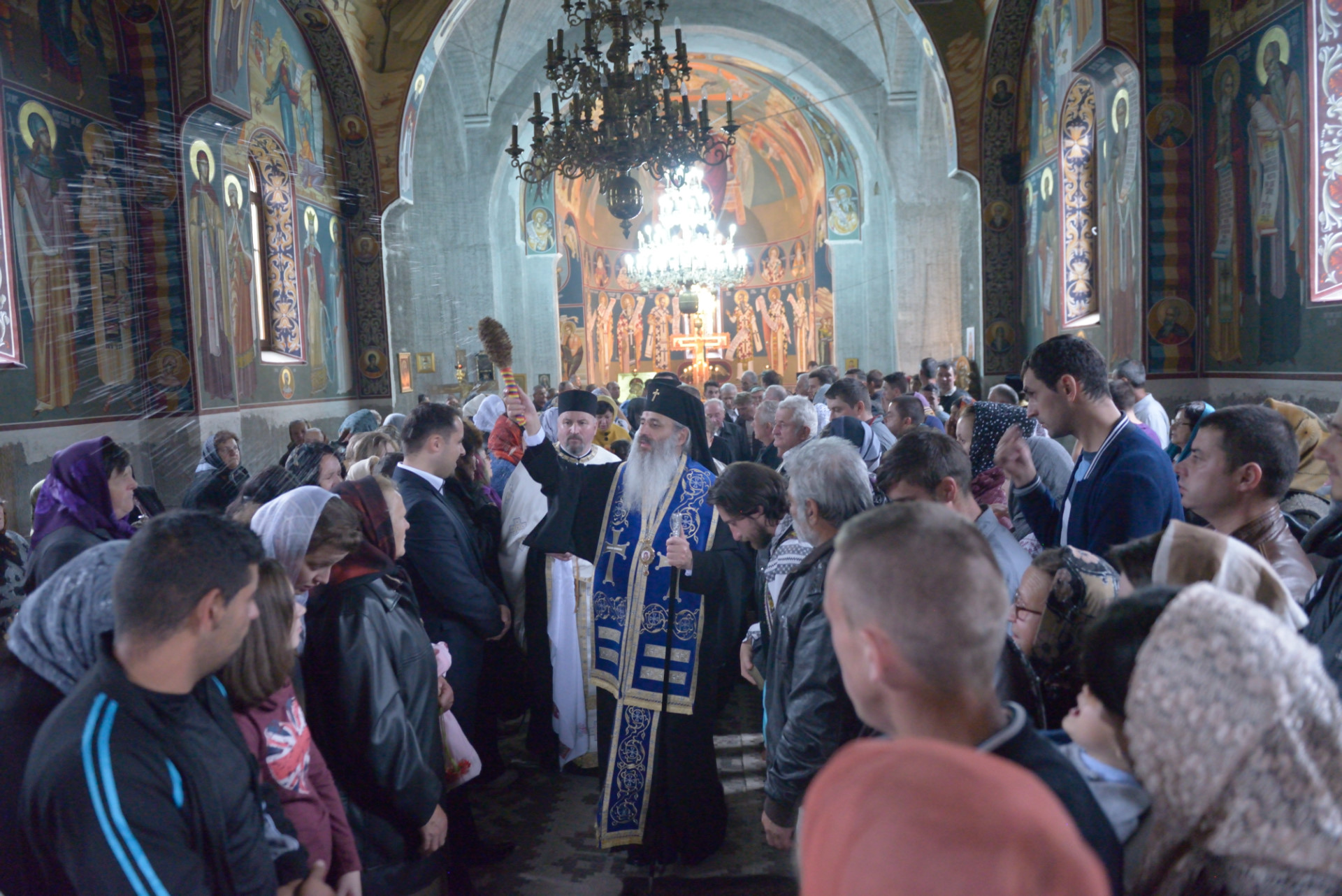 Complexul parohial din Galu a fost sfințit astăzi de IPS Teofan