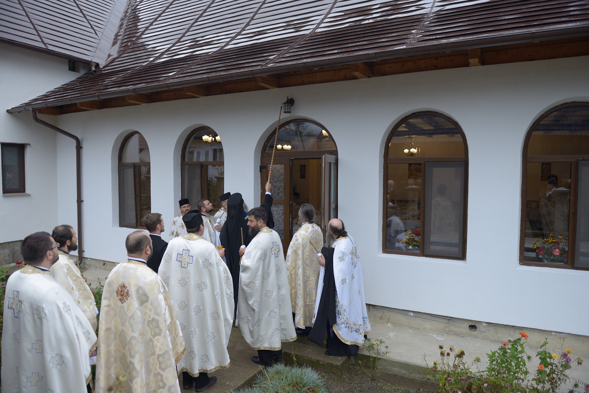 Complexul parohial din Galu a fost sfințit astăzi de IPS Teofan