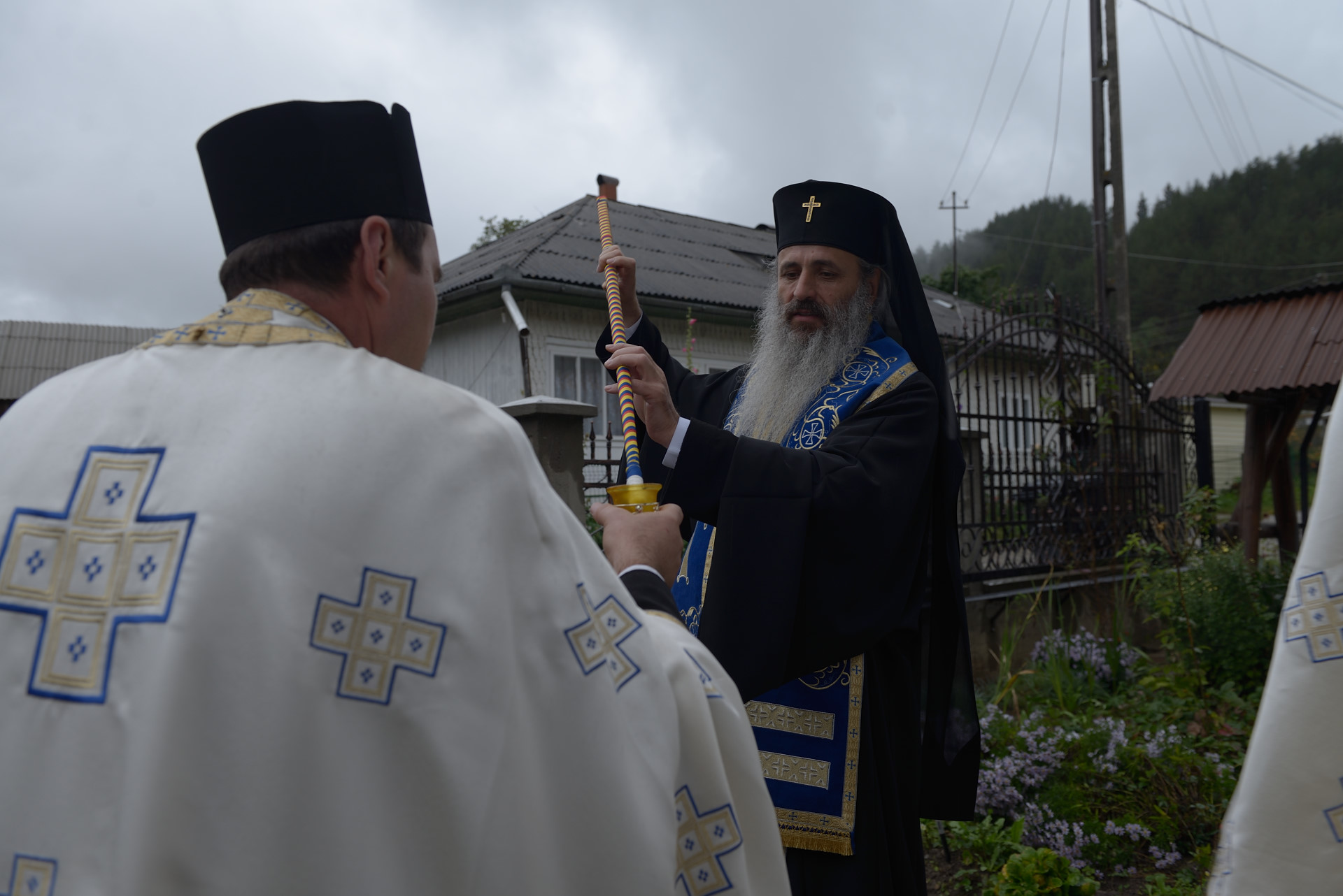 Complexul parohial din Galu a fost sfințit astăzi de IPS Teofan