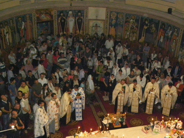 Taina Sfântului Maslu în Parohia „Sfânta Cruce” – Torino