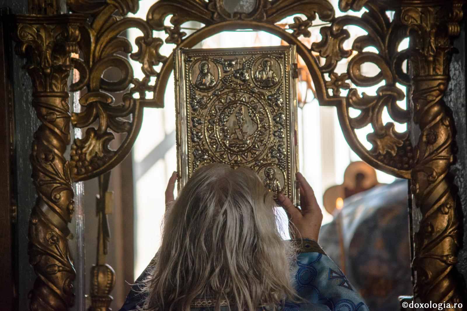 Credeţi în Evanghelie şi în mărturia Sfintei Biserici