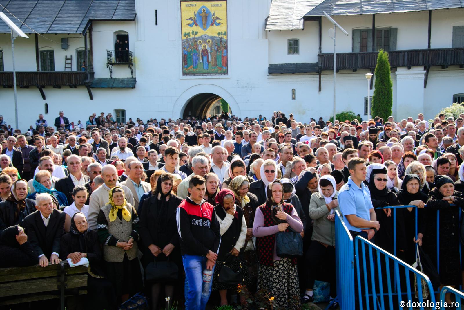 Ne numim fii ai lui Dumnezeu, şi suntem...