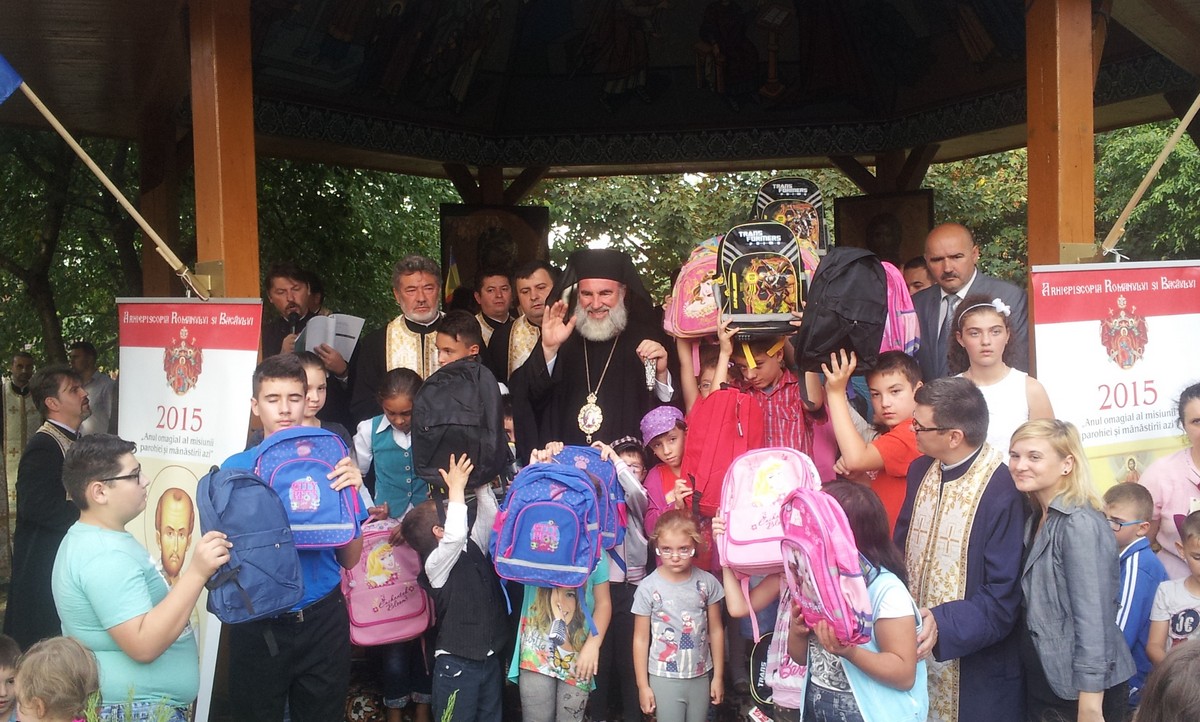Ghiozdane pentru 500 de elevi defavorizați din Bacău Ghiozdane pentru 500 de elevi defavorizați din Bacău