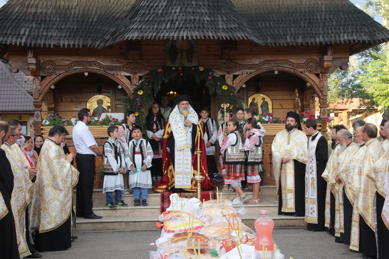 Prezenţă arhierască la Biserica Copiilor din Roman Prezenţă arhierască la Biserica Copiilor din Roman