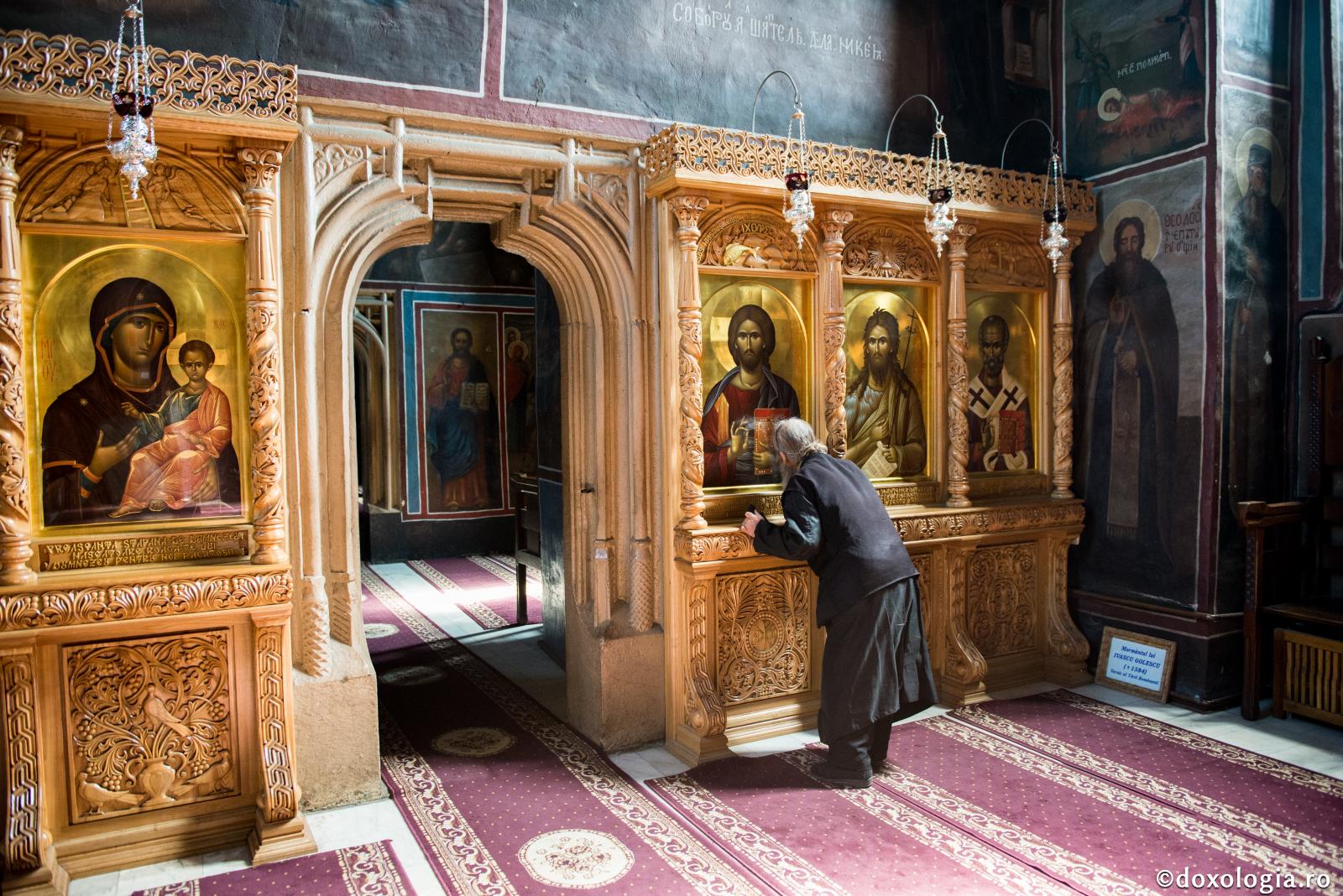 Hristos este har şi iubire veşnică