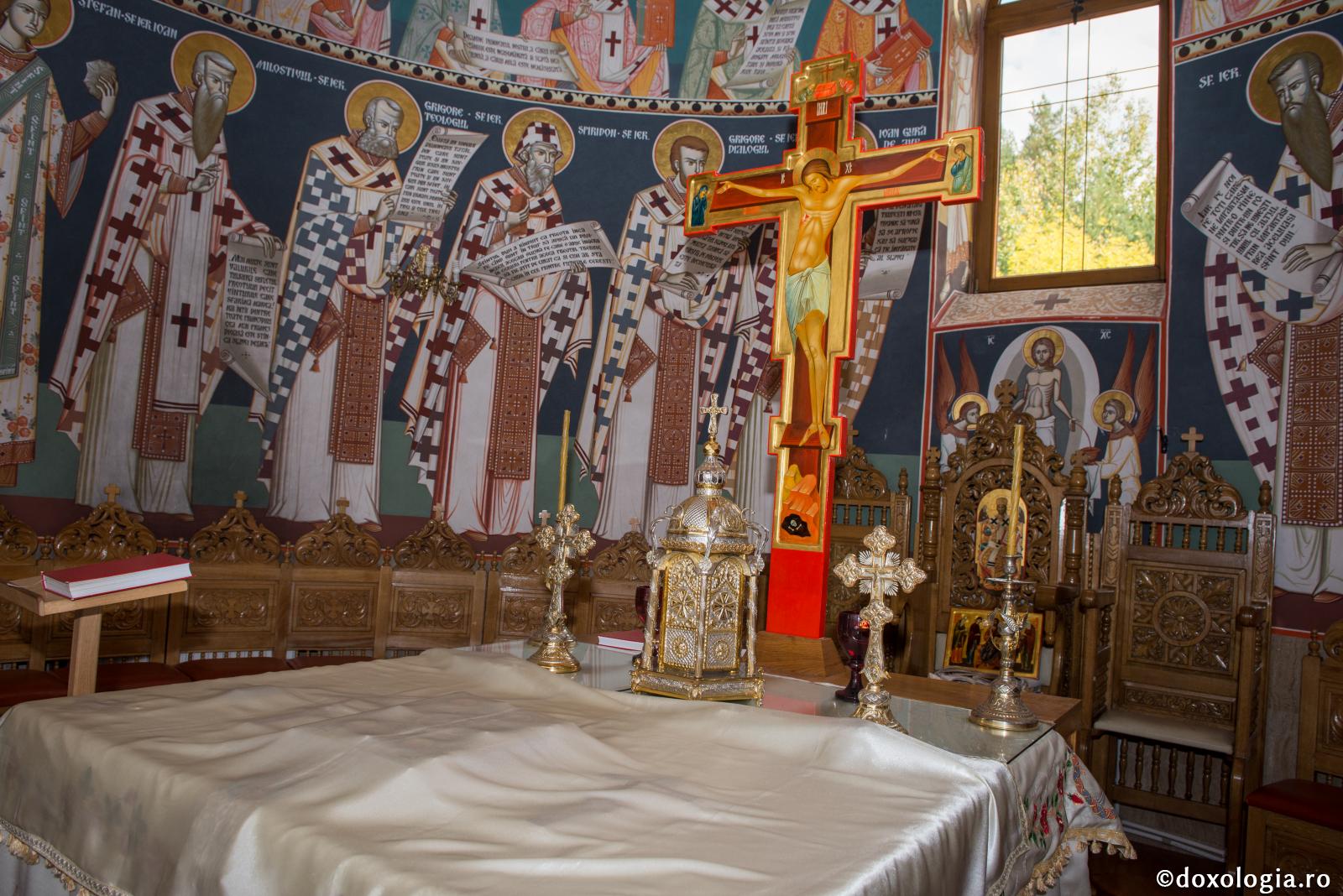 Hristos e încărcat de daruri, dar puțini se roagă să le primească