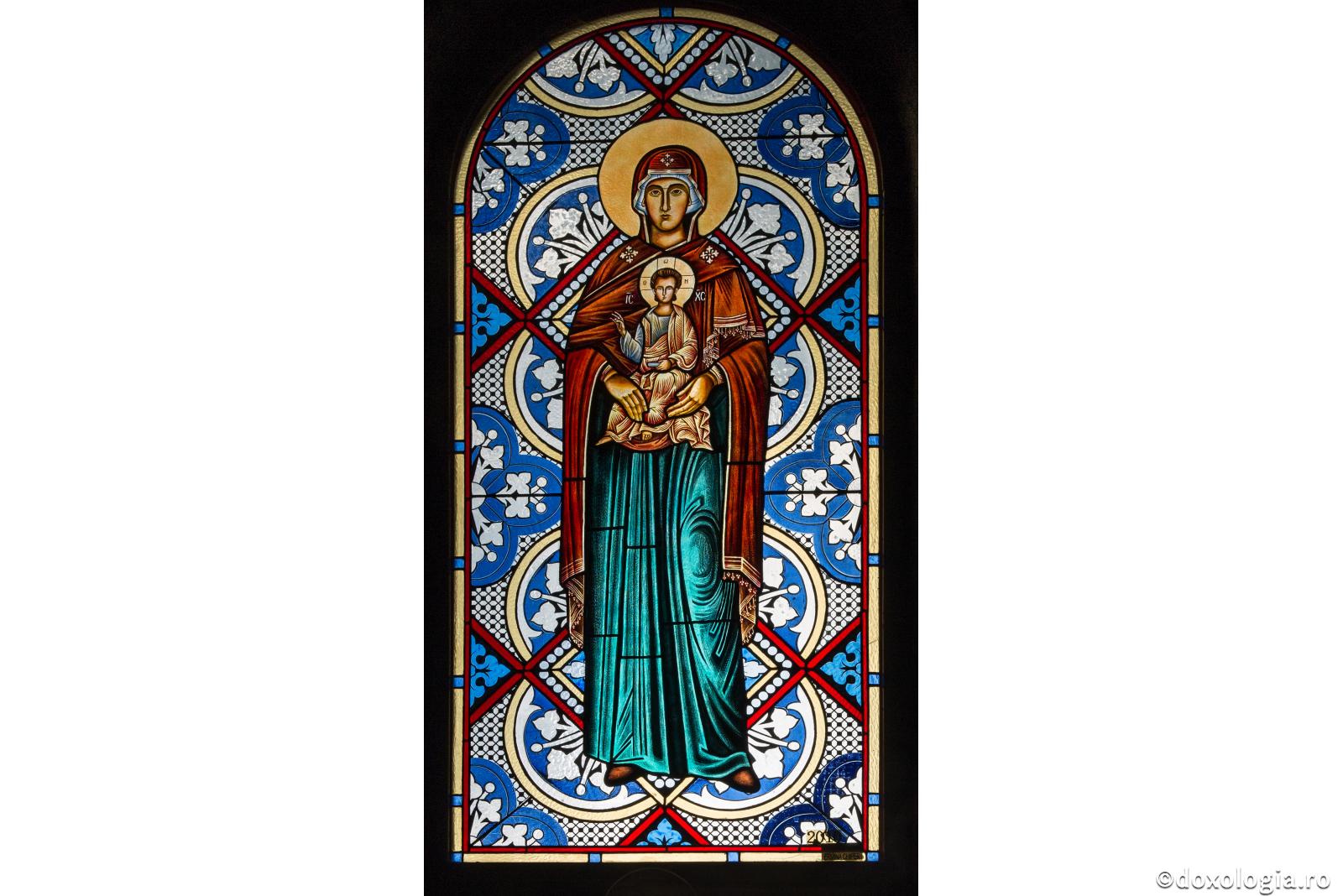 Icoana este sfinţenia în culori, iar Sfânta Scriptură sfinţenia în cuvinte