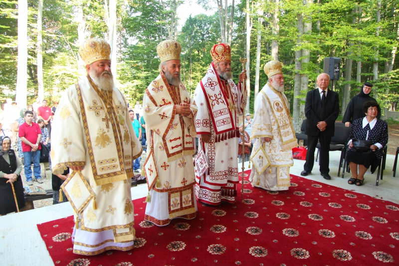 Slujbă arhierească la Mănăstirea „Sâmbăta de Sus”