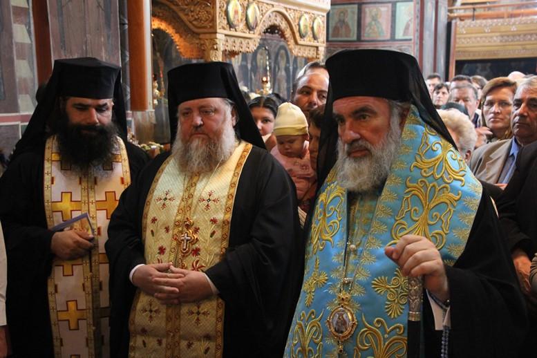 Procesiune impresionantă la Roman şi Bacău Procesiune impresionantă la Roman şi Bacău