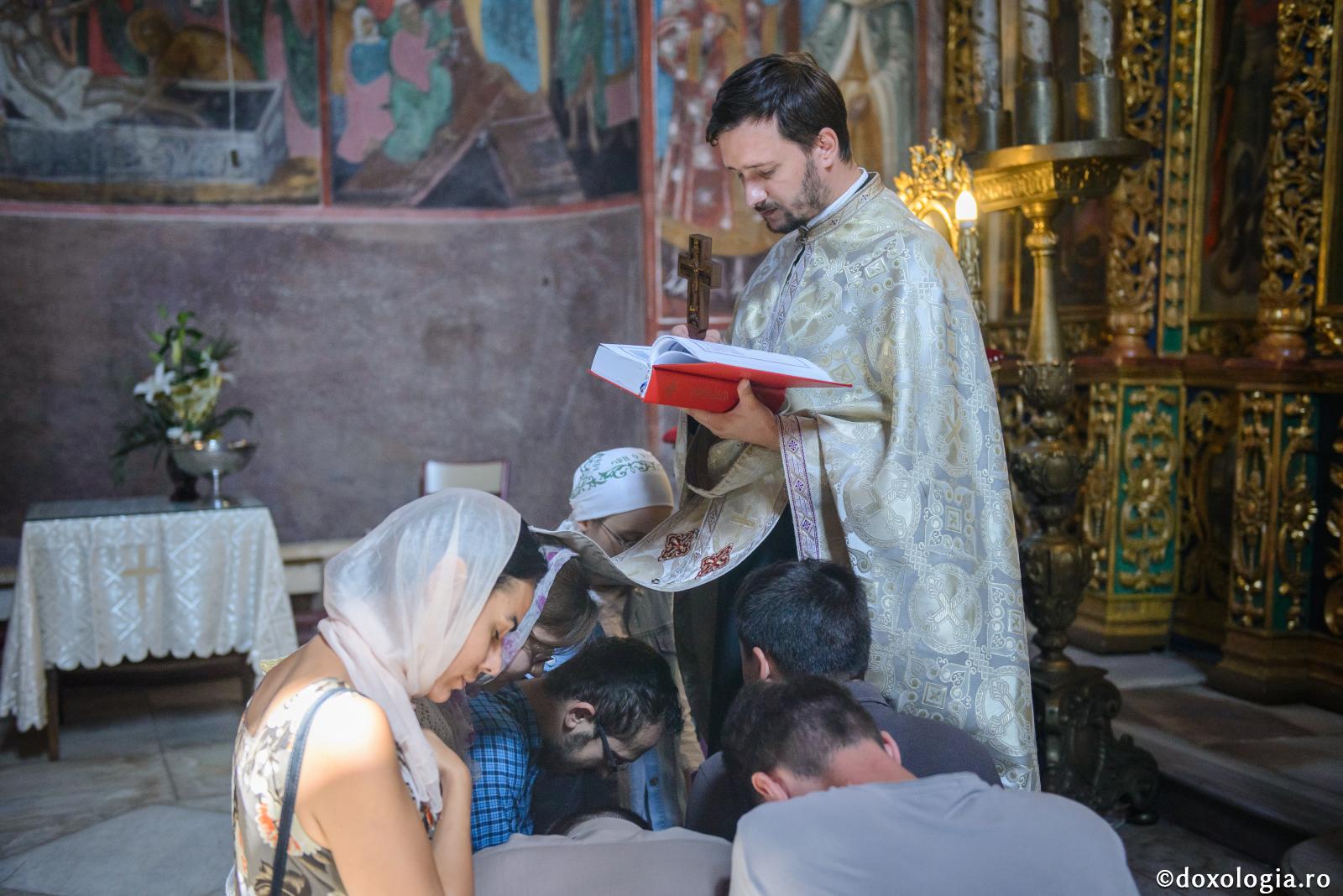 Foto: Oana Nechifor Să ne lepădăm de tot păcatul și de toată patima și să punem faptele cele bune la temelia credinței