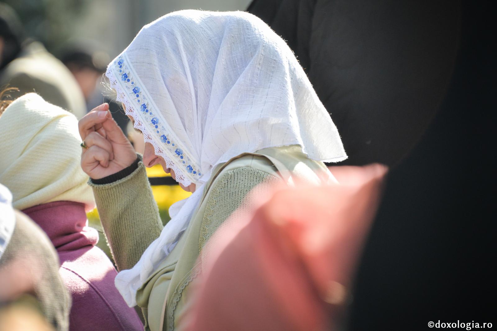 În numele Tatălui, şi al Fiului, şi al Sfântului Duh