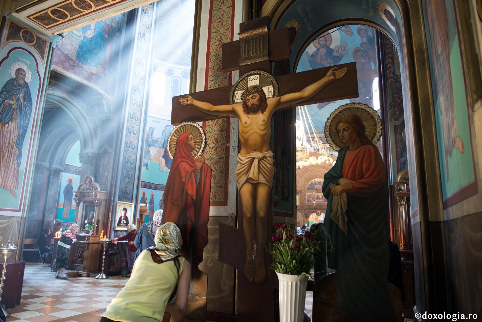 Cu propriul Său sânge a însemnat El cărarea ce duce către Împărăție