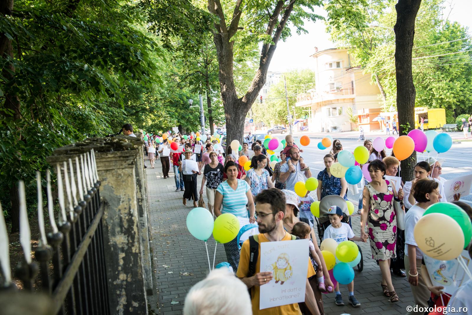 O societate stăpânită de iubire…